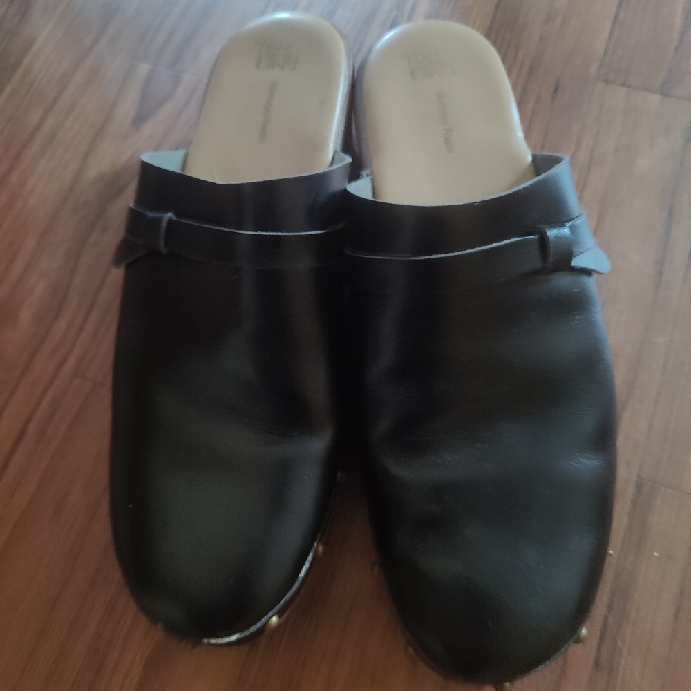 Time and Tru Clogs